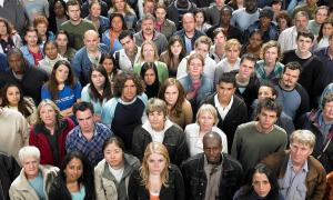 Large-crowd-of-people-0143